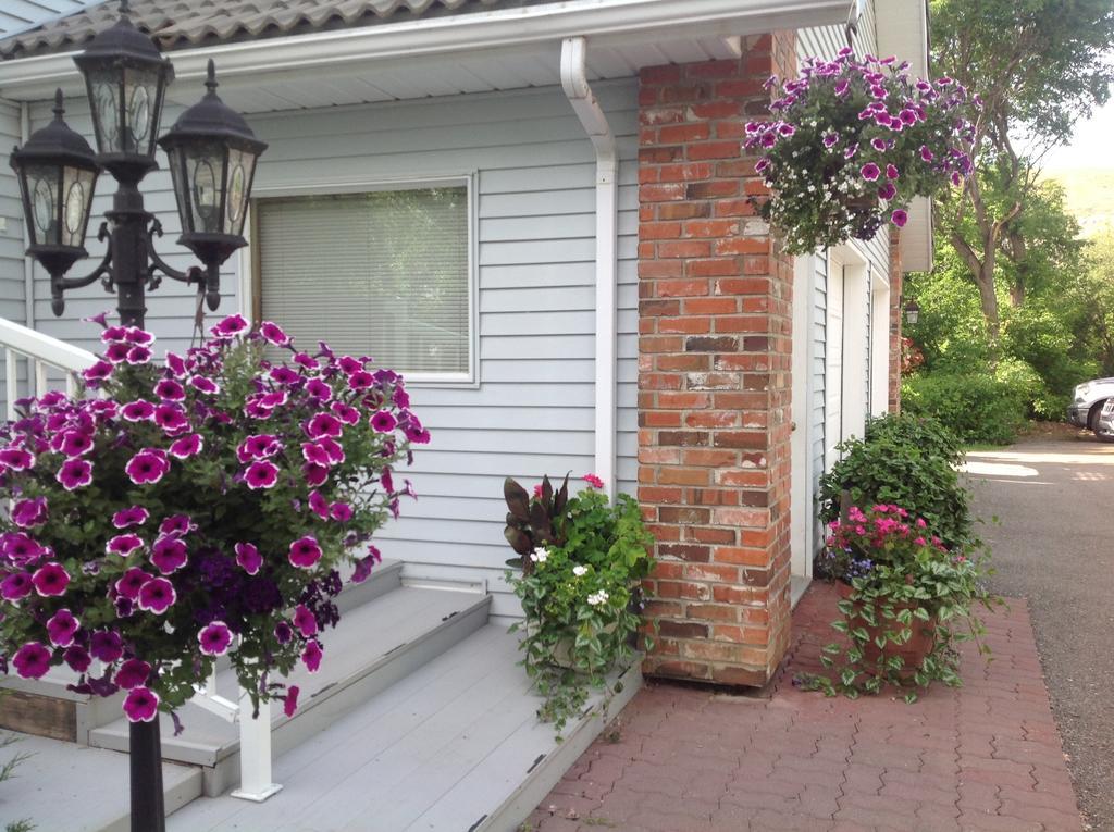 Mcdougall Lane Bed & Breakfast Drumheller Bagian luar foto
