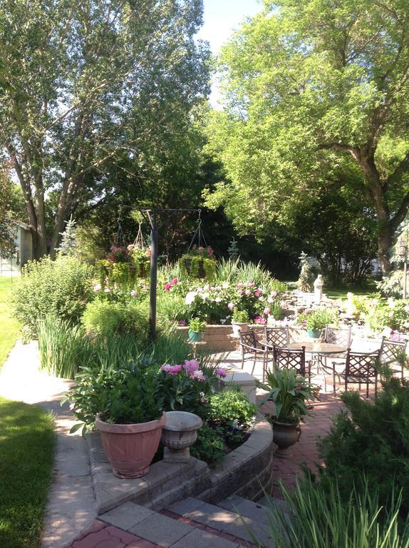 Mcdougall Lane Bed & Breakfast Drumheller Bagian luar foto