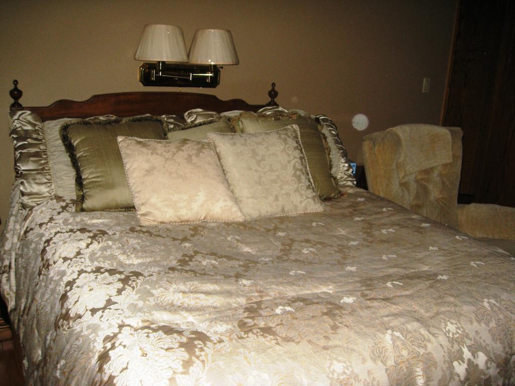 Mcdougall Lane Bed & Breakfast Drumheller Bagian luar foto
